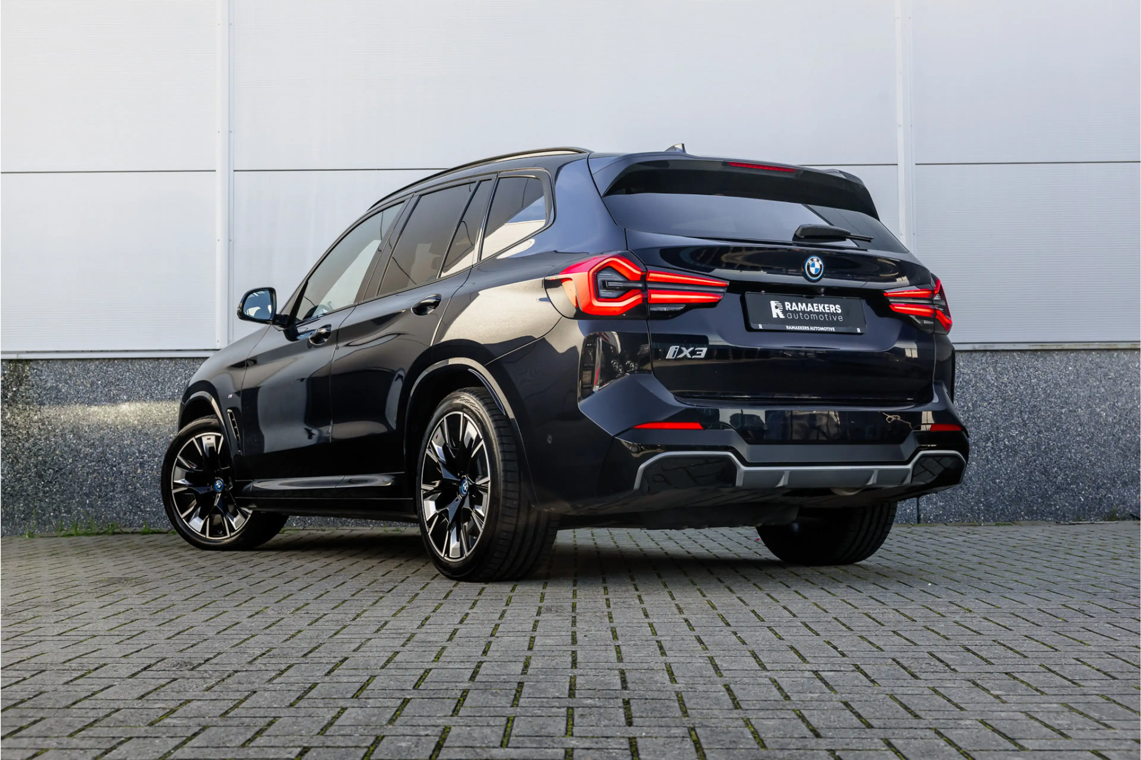 BMW iX3 High Executive 80 kWh SOH 99% M Sport / Pano / Har — photo 25