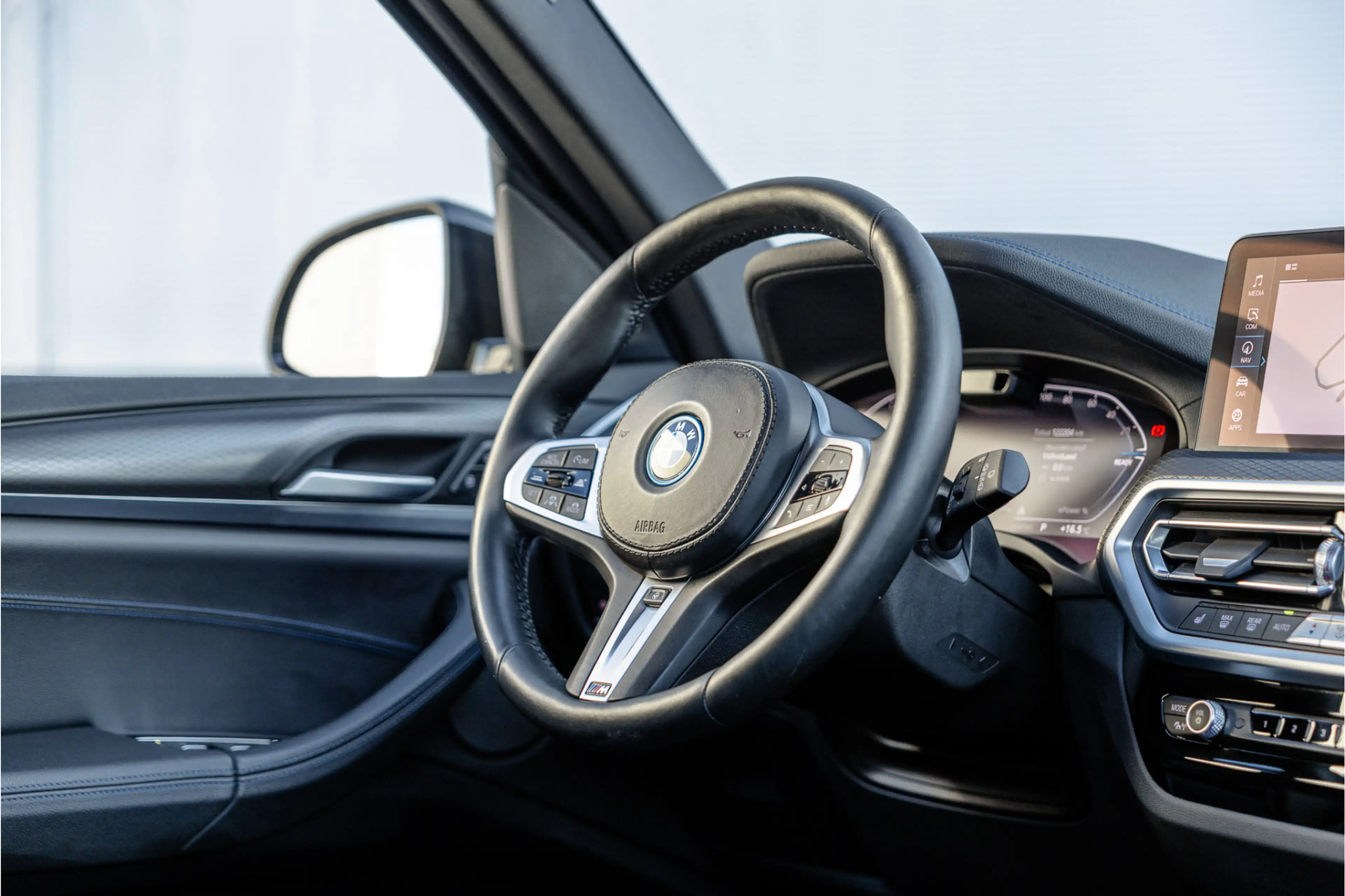 BMW iX3 High Executive 80 kWh SOH 99% M Sport / Pano / Har — photo 47