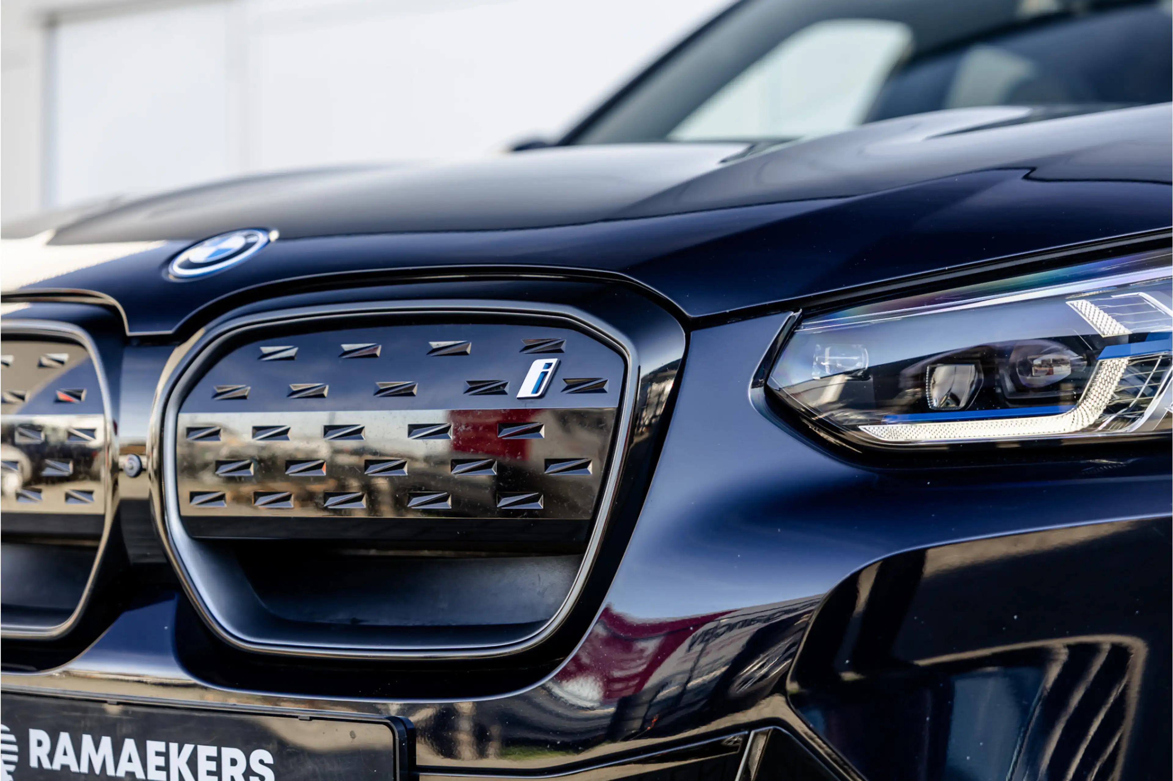 BMW iX3 High Executive 80 kWh SOH 99% M Sport / Pano / Har — photo 34