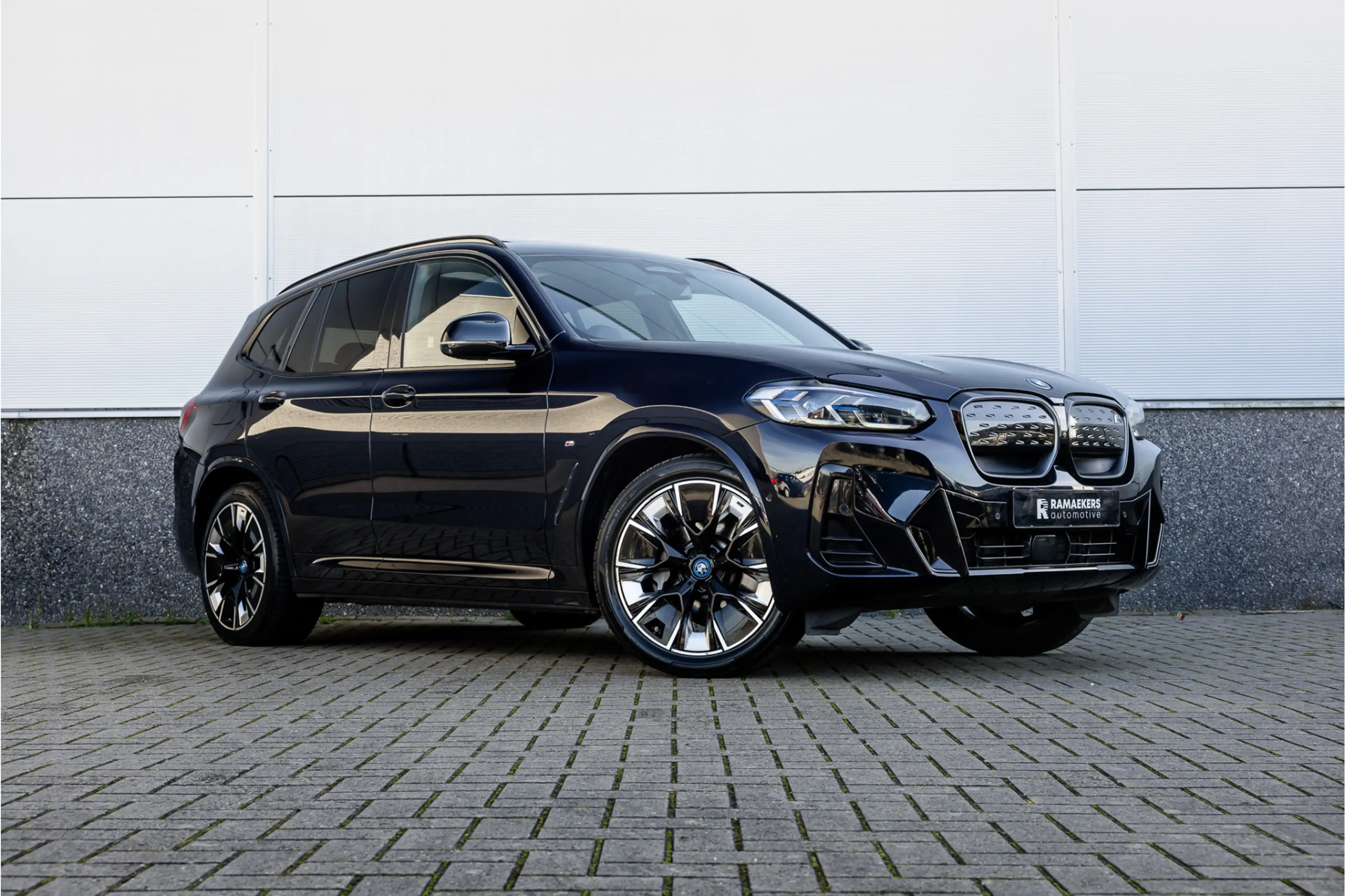 BMW iX3 High Executive 80 kWh SOH 99% M Sport / Pano / Har — photo 24