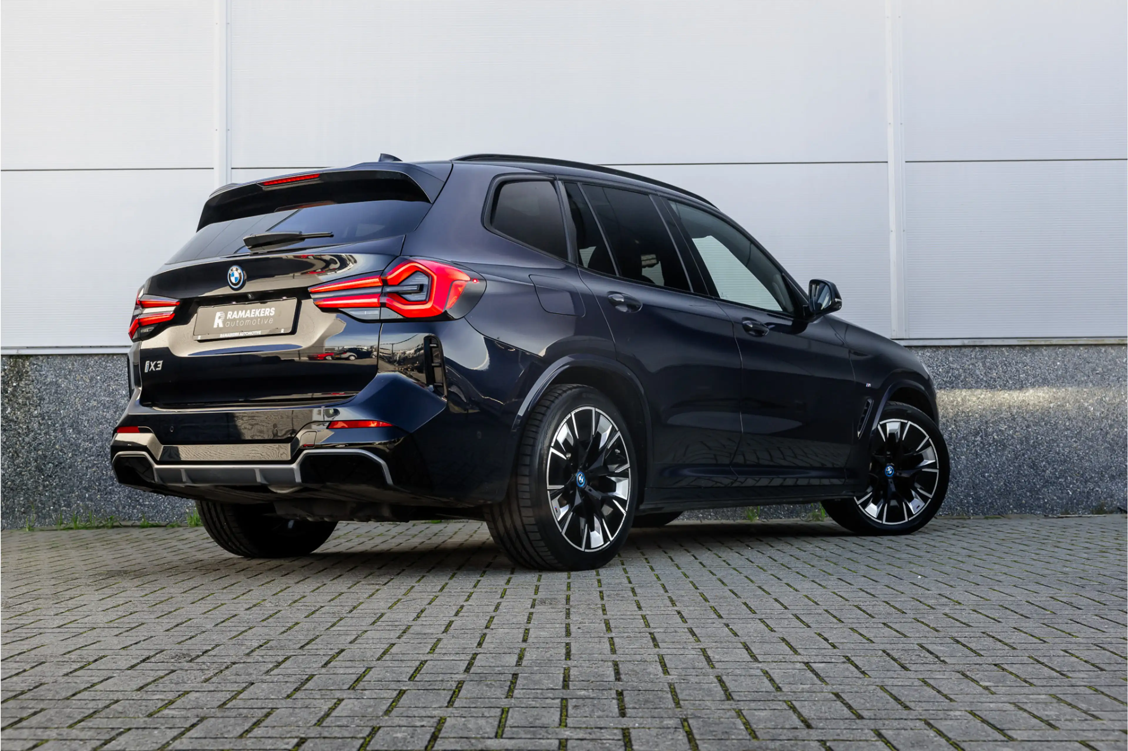 BMW iX3 High Executive 80 kWh SOH 99% M Sport / Pano / Har — photo 2