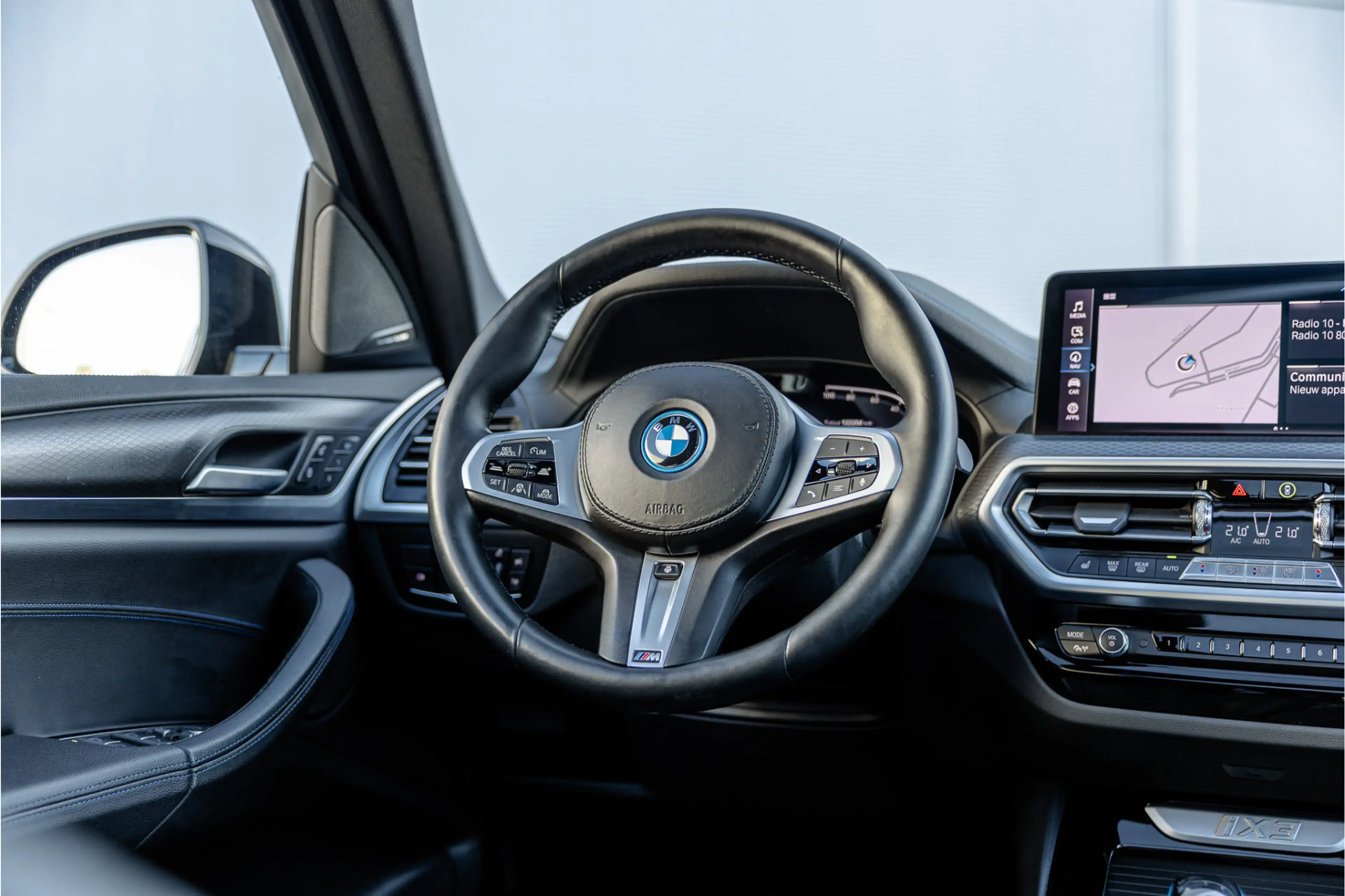 BMW iX3 High Executive 80 kWh SOH 99% M Sport / Pano / Har — photo 11