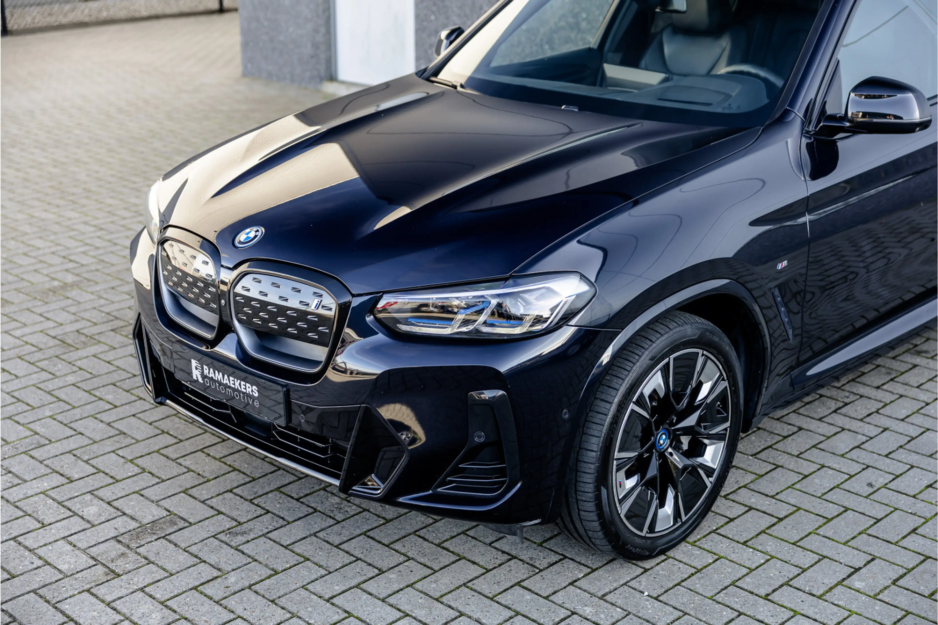 BMW iX3 High Executive 80 kWh SOH 99% M Sport / Pano / Har — photo 26