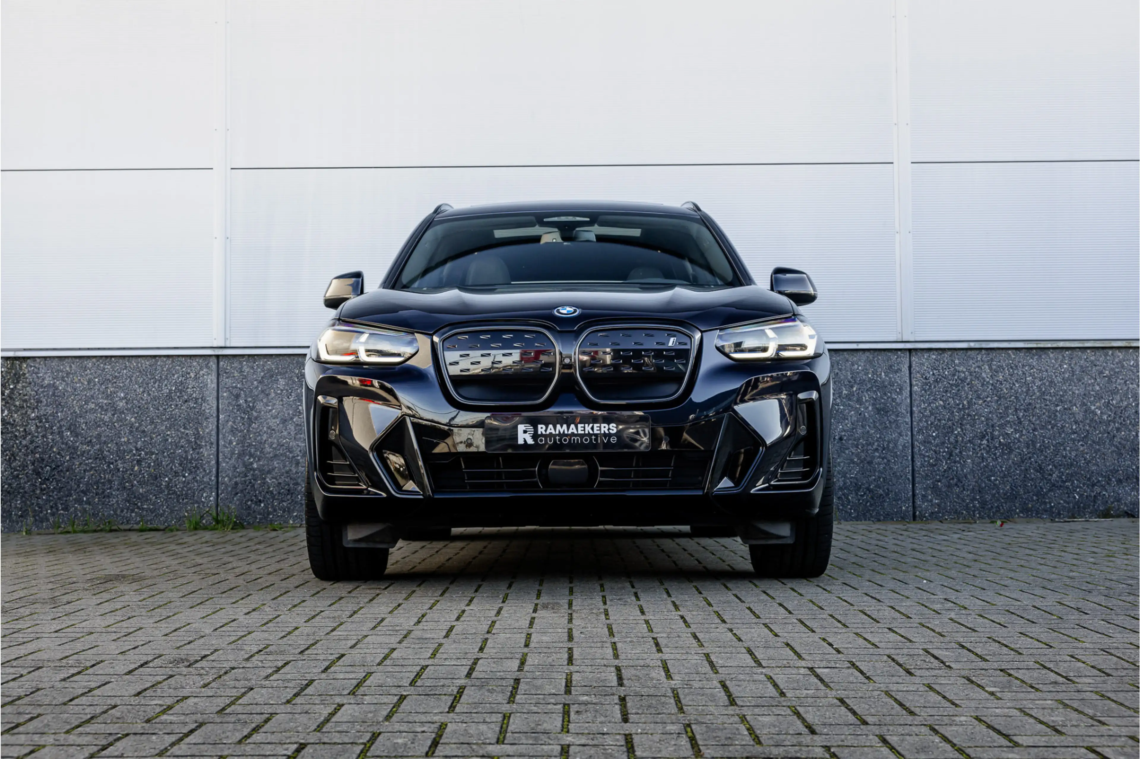BMW iX3 High Executive 80 kWh SOH 99% M Sport / Pano / Har — photo 3