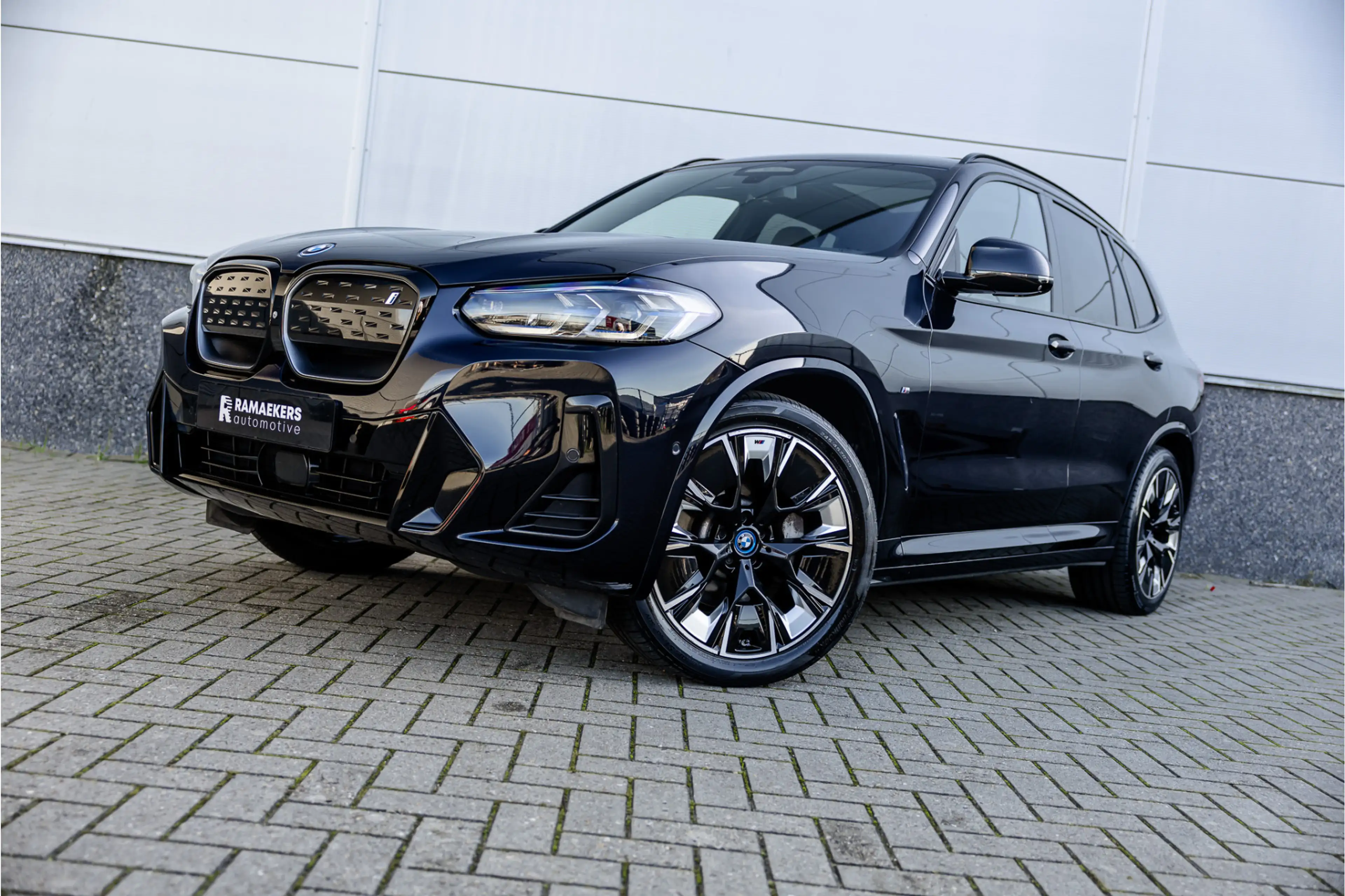 BMW iX3 High Executive 80 kWh SOH 99% M Sport / Pano / Har — photo 35