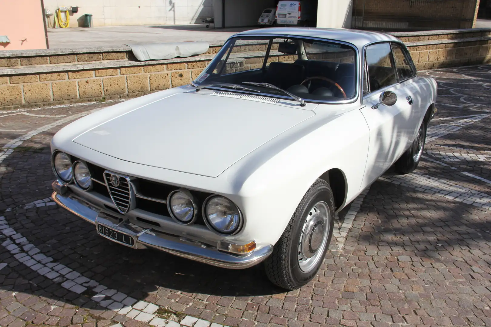 Alfa Romeo GT GIULIA GT 1750 QUADRIFOGLIO ORO Bílá - 1