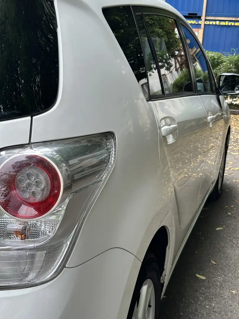 Toyota Verso 2,0 D-4D 125 Comfort DPF - 2