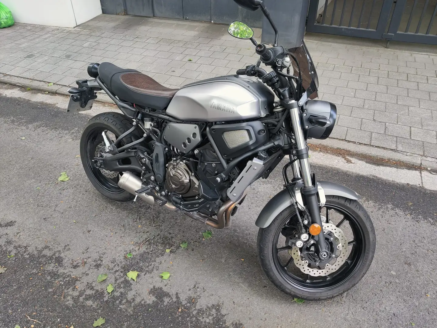 Yamaha XSR 700 Šedá - 1