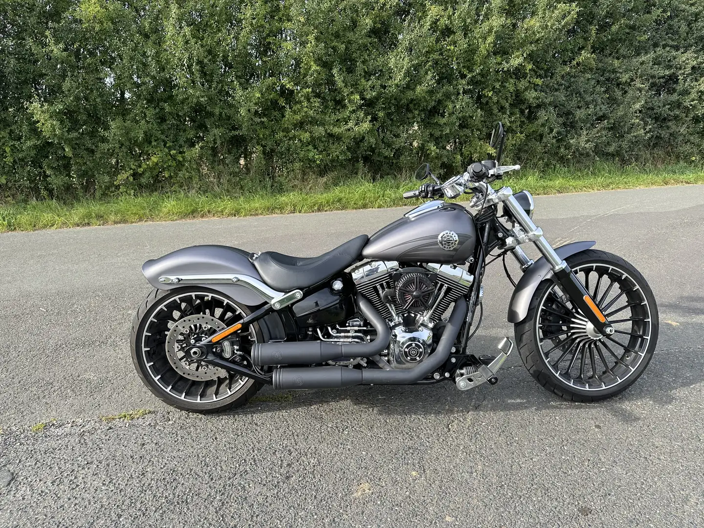 Harley-Davidson Breakout - 1
