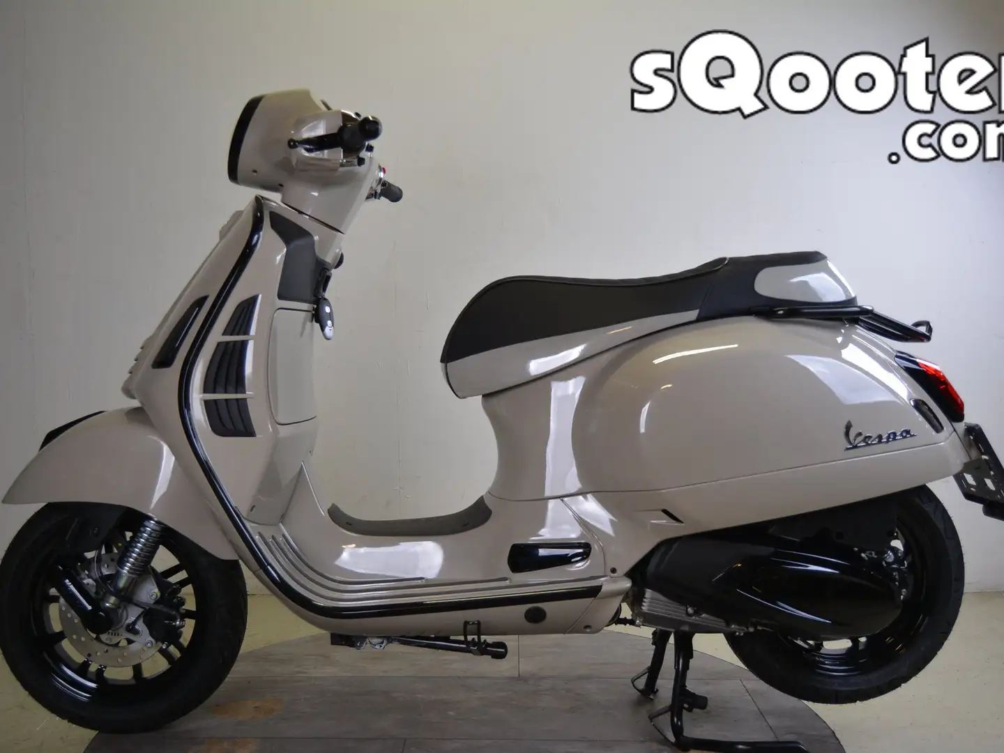 Vespa GTS 310 GTS 310 Classic (Notte Style, 13" Pordoi) Beige - 1