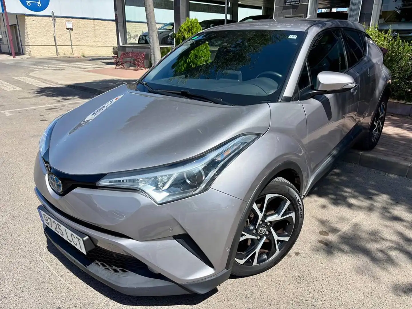Toyota C-HR 125H Advance Gris - 2