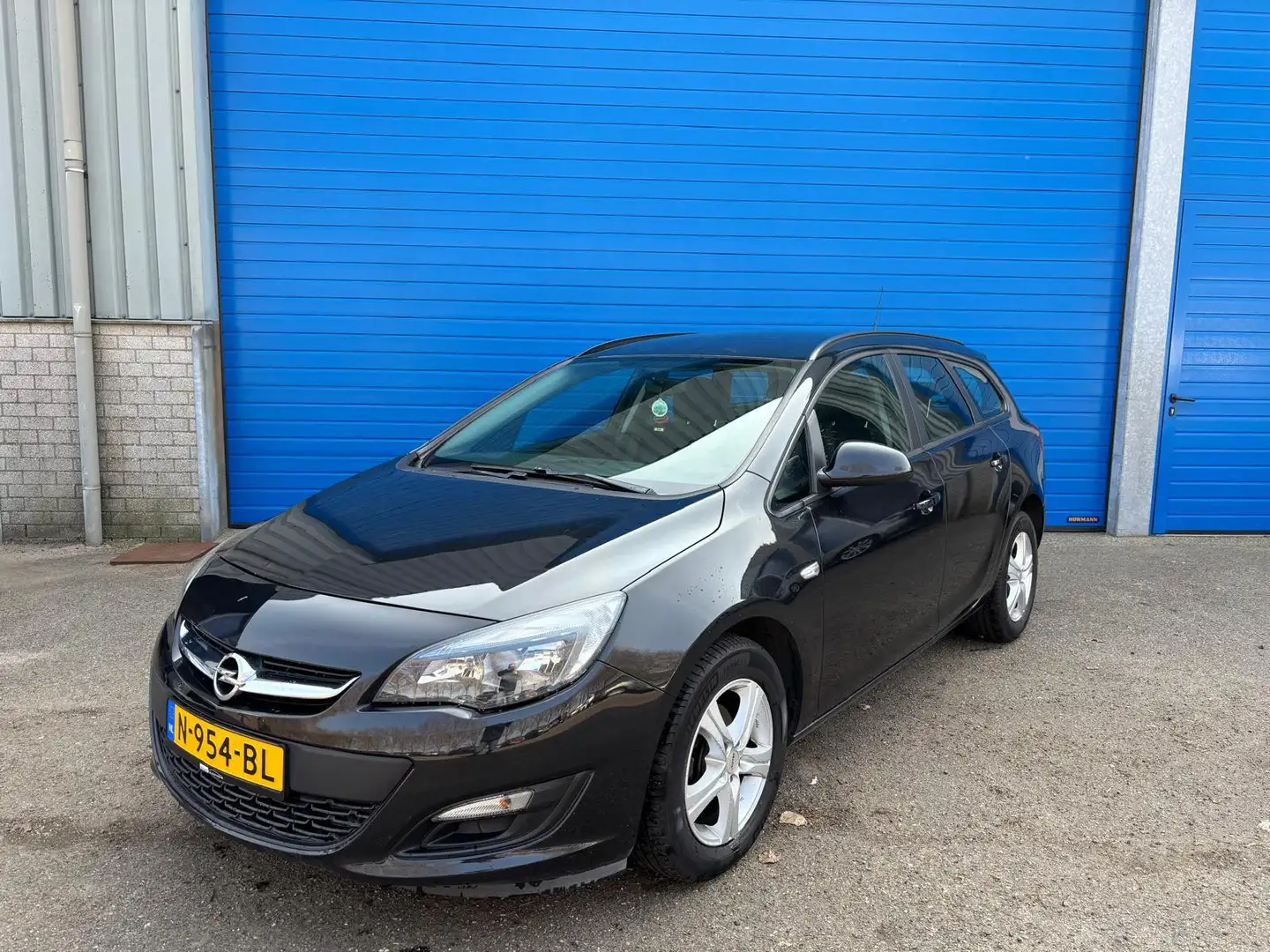 Opel Astra Sports Tourer 1.4 Berlin Schwarz - 1