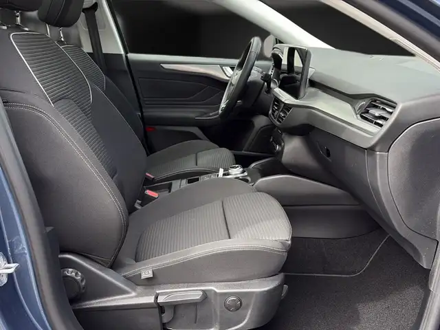 Ford Focus view 15