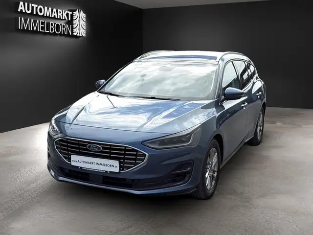 Ford Focus view 3