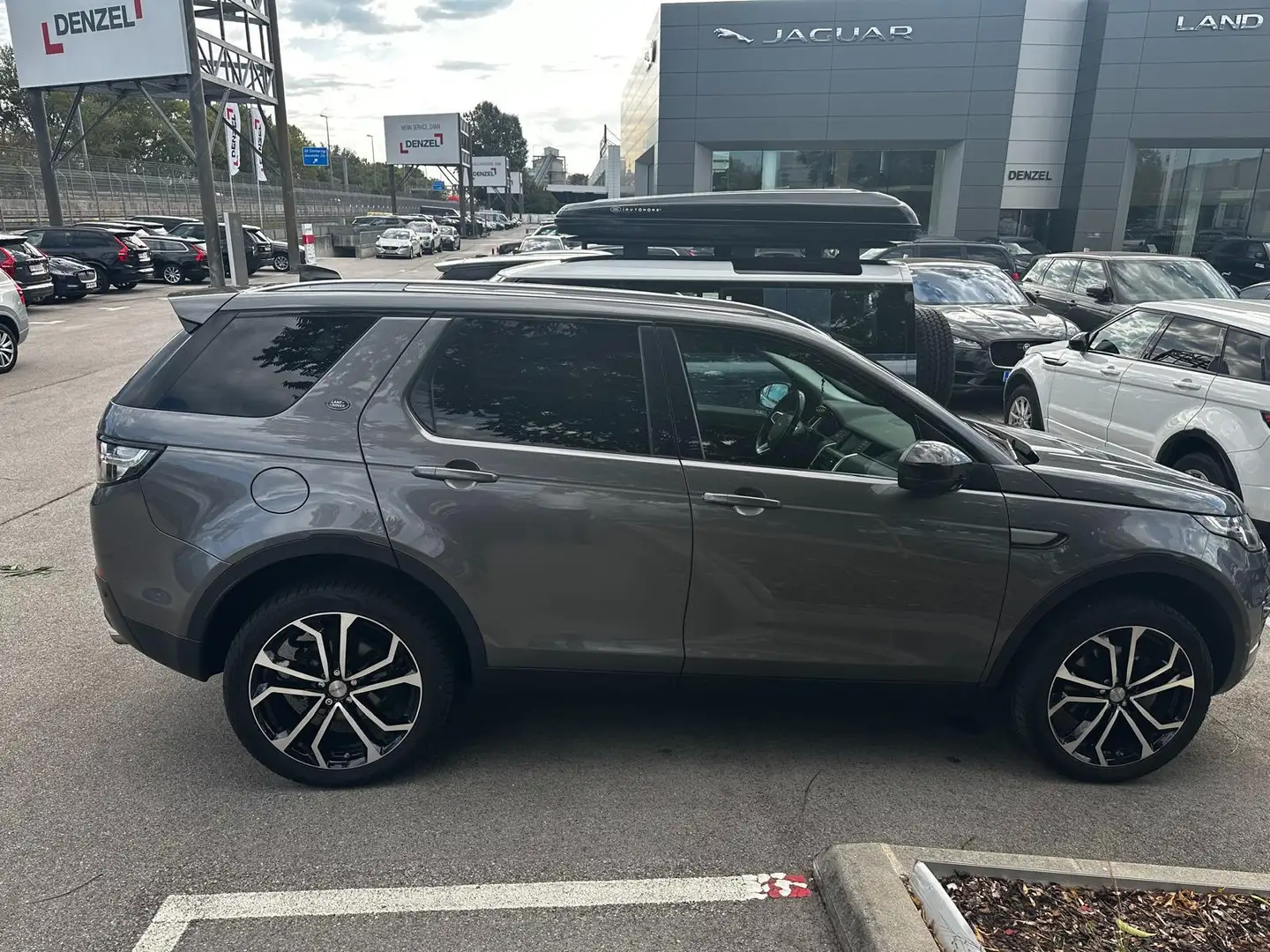 Land Rover Discovery Sport Discovery Sport 2,0 TD4 4WD Pure Aut. Pure Grau - 2