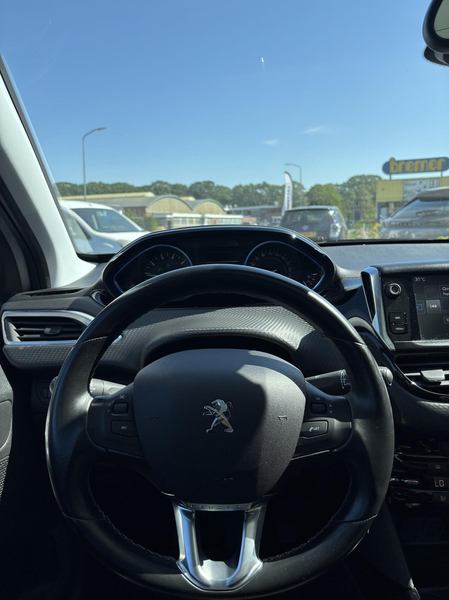 Peugeot 2008 1.2 PureTech Allure |Cruise|Climate| — photo 6