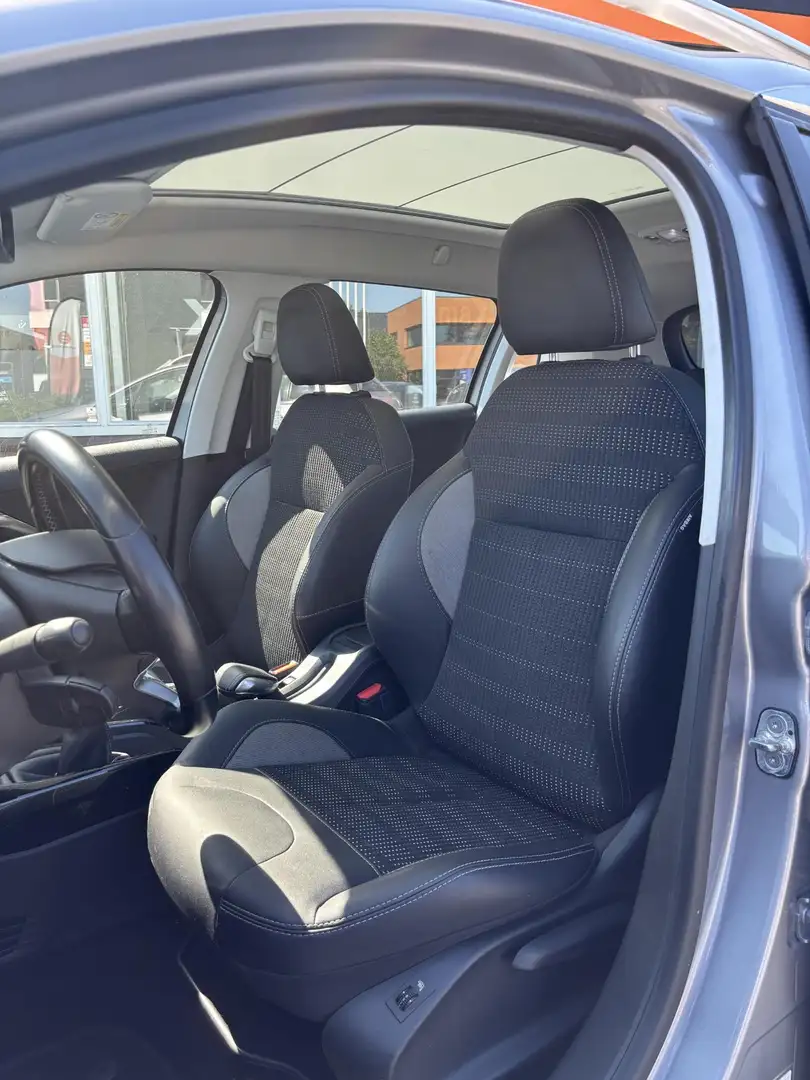 Peugeot 2008 1.2 PureTech Allure |Cruise|Climate| Grijs - 2