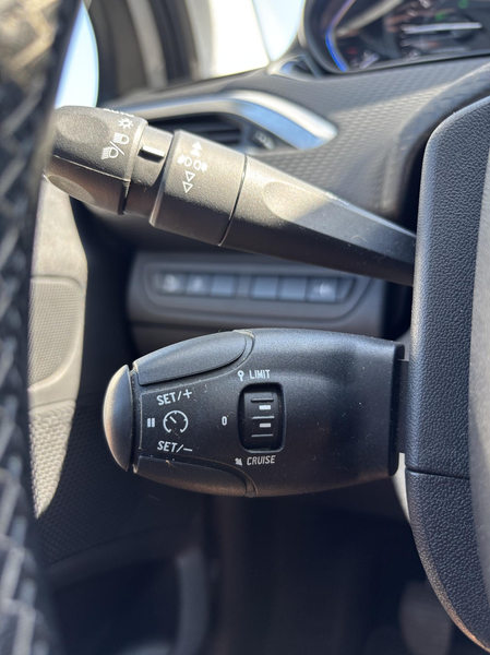 Peugeot 2008 1.2 PureTech Allure |Cruise|Climate| — photo 10