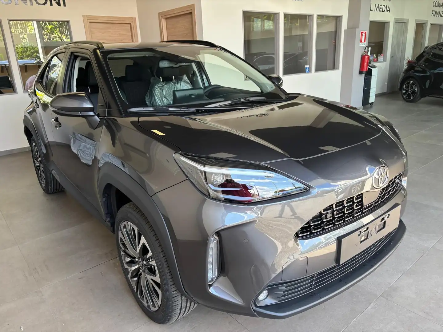 Toyota Yaris Cross Yaris Cross 1.5h Lounge fwd 130cv e-cvt Grigio - 2
