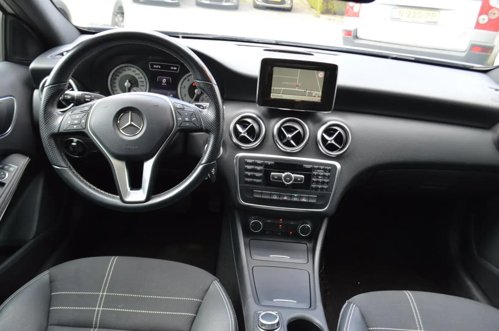 Mercedes-Benz A 200 Amb.1e eig Dealeronderh Xenon PANO 45K nieuwprijs Gris - 2