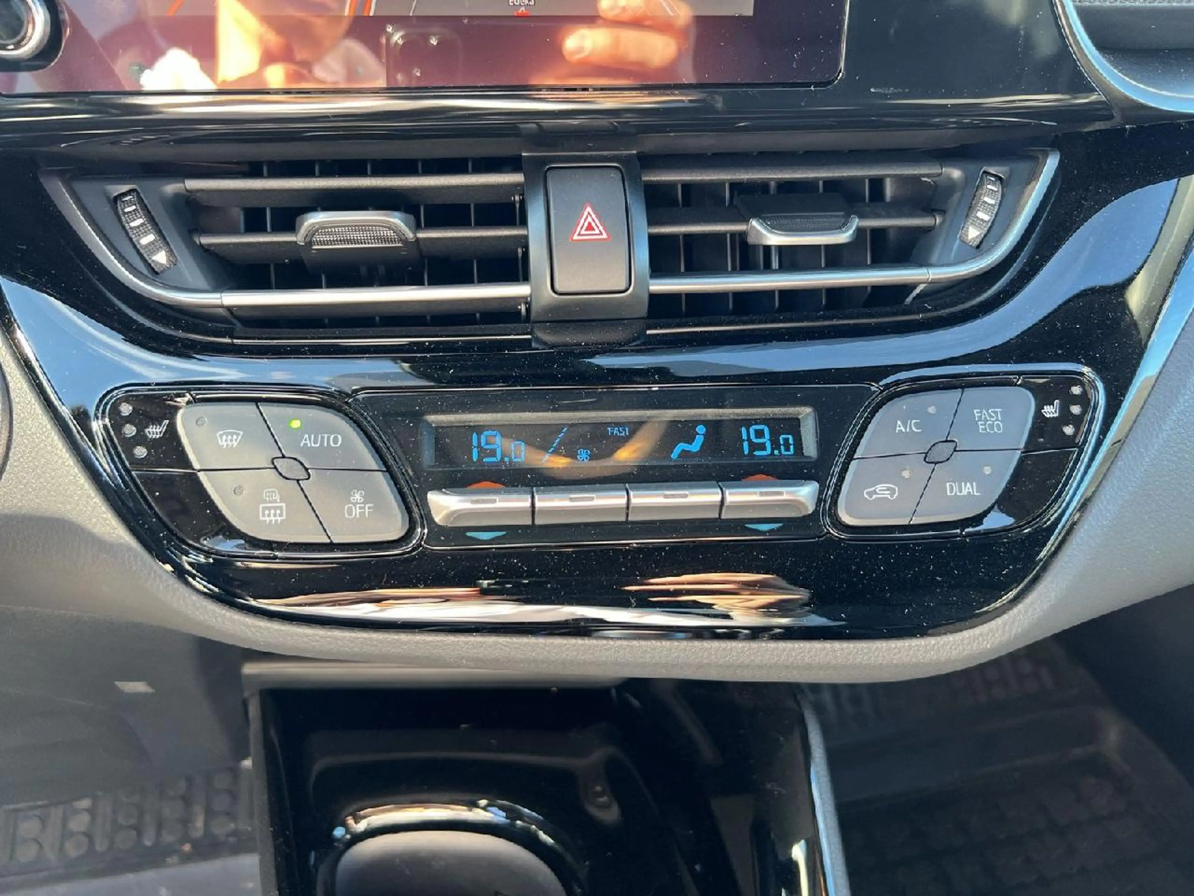 Toyota C-HR Hybrid Team D,ACC,LED,AHK,NAVI,KAMERA,SHZ,LHZ,SPUR — photo 10