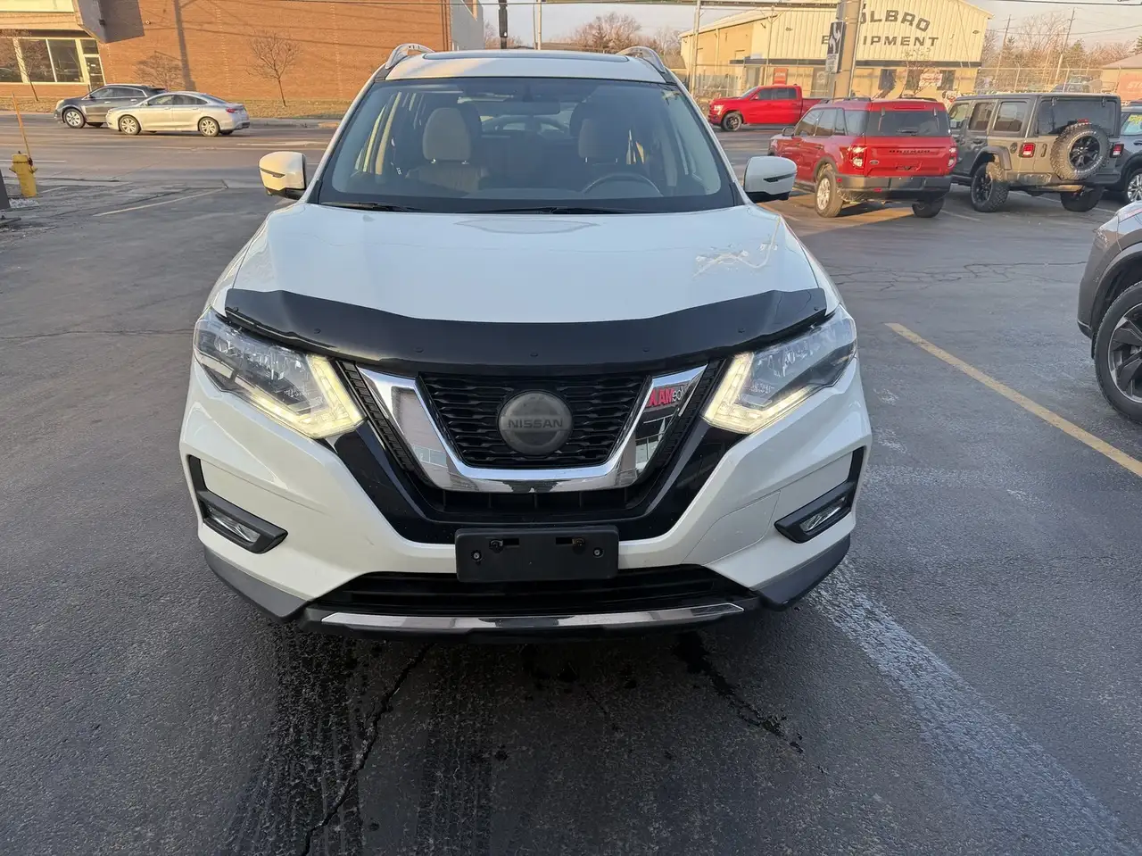 Nissan Rogue снимка Nissan Rogue