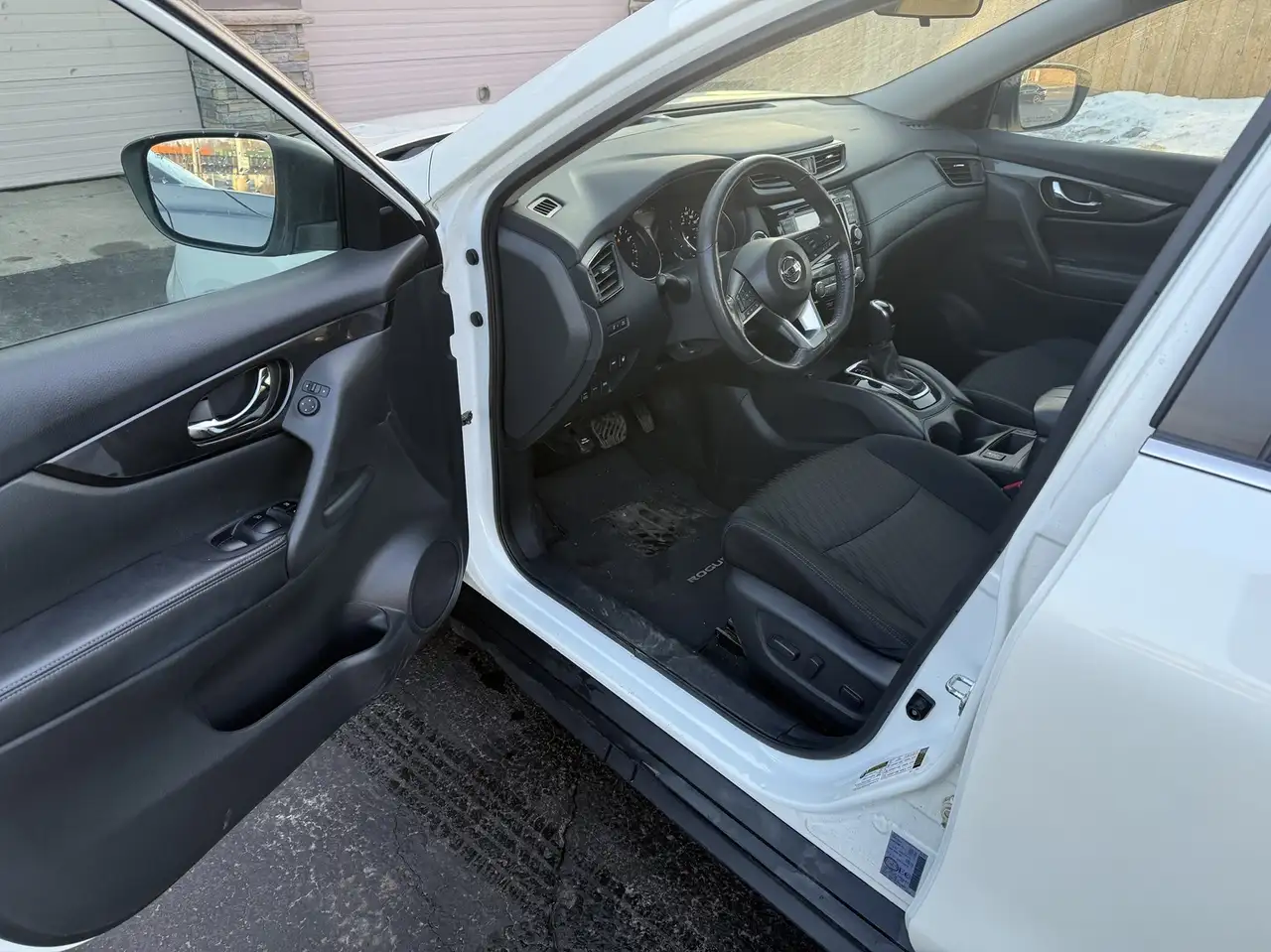 Nissan Rogue снимка Nissan Rogue