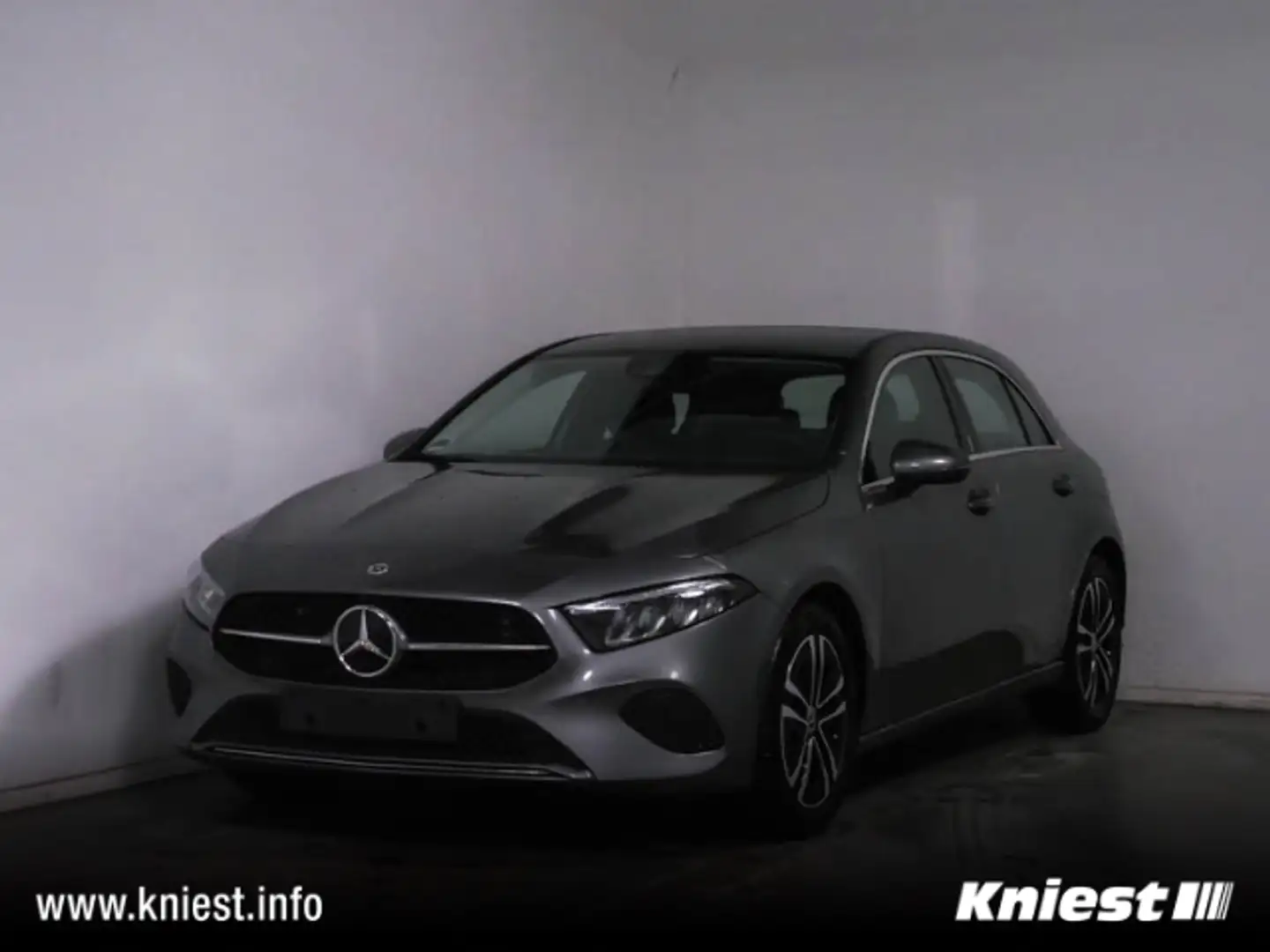 Mercedes-Benz A 200 Progressive Line Advanced  Winter-Paket Grau - 1