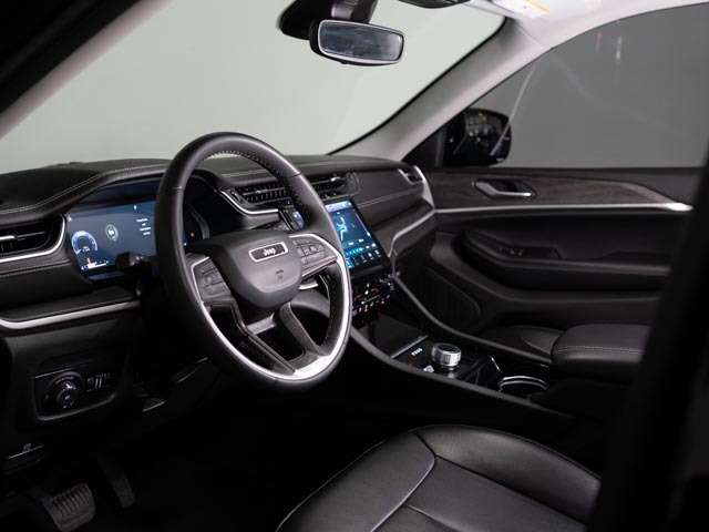 used 2023 Jeep Grand Cherokee car, priced at $32,900