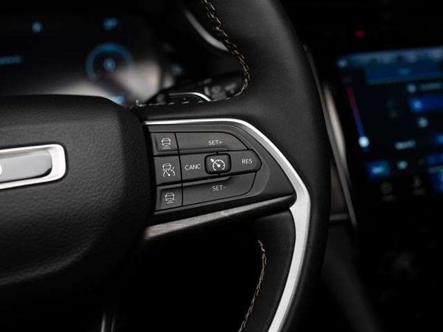 used 2023 Jeep Grand Cherokee car, priced at $32,900