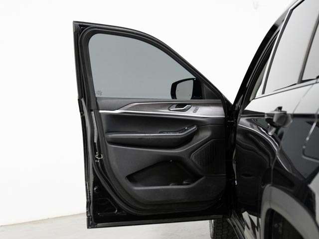 used 2023 Jeep Grand Cherokee car, priced at $32,900