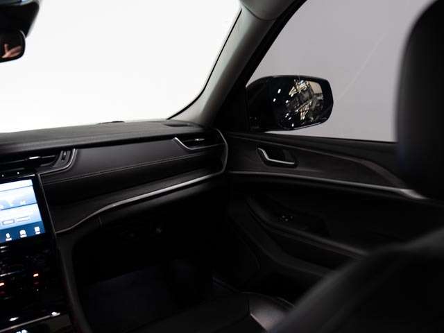 used 2023 Jeep Grand Cherokee car, priced at $32,900