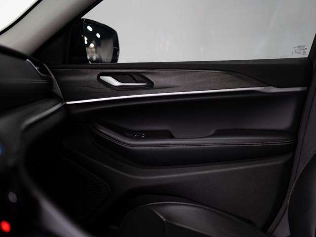 used 2023 Jeep Grand Cherokee car, priced at $32,900