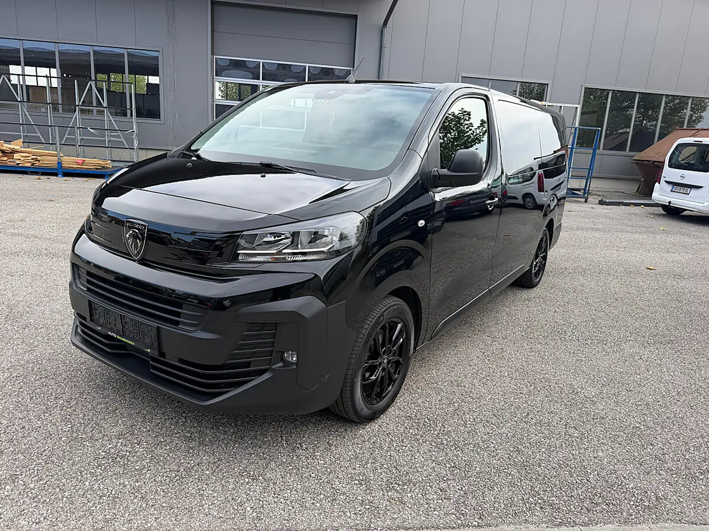 Peugeot Expert Kombi BlueHDi 180 Standard EAT8 Schwarz - 2