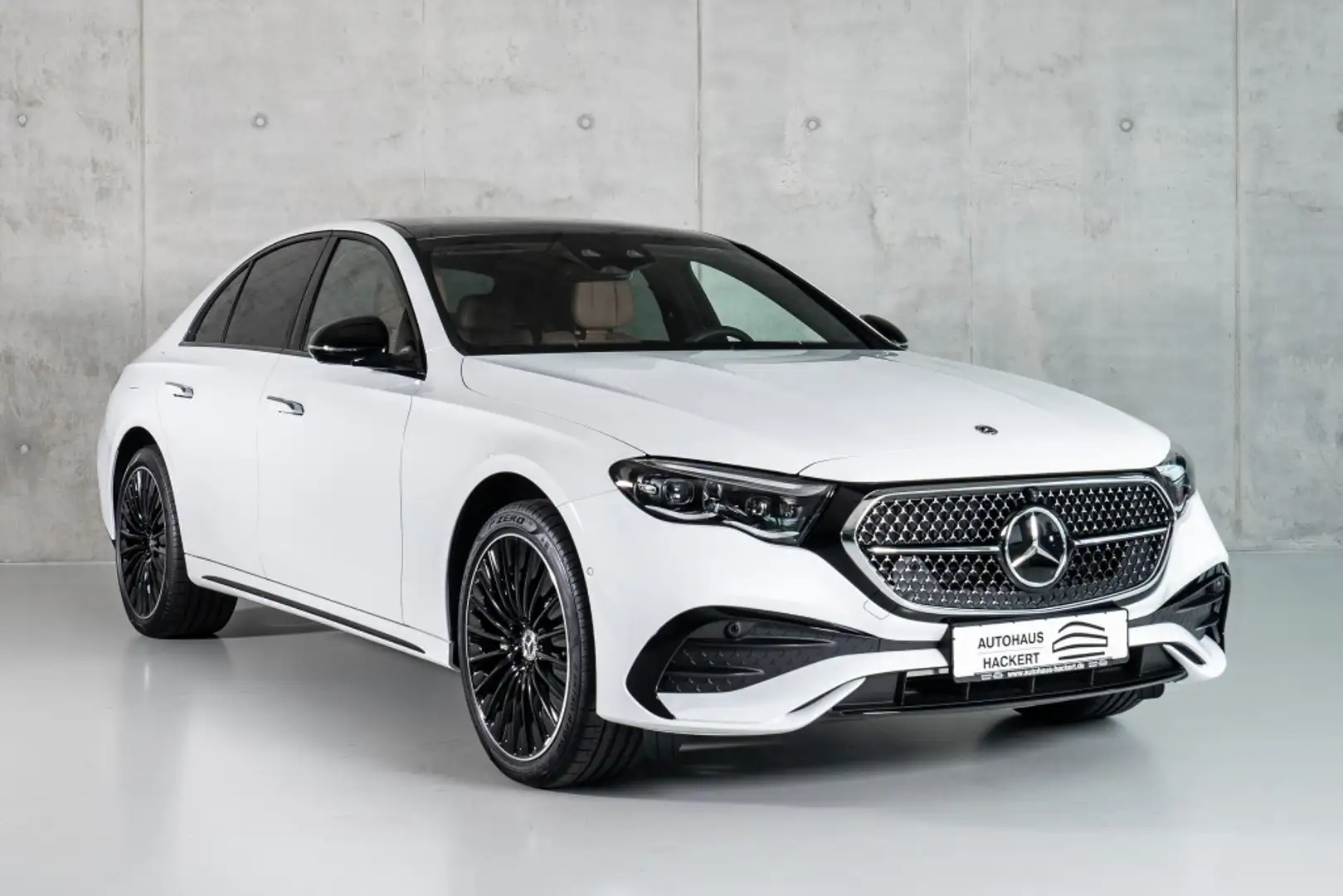 Mercedes-Benz E 200 FACELIFT AMG Line Premium Head-up MY 24 Bílá - 1