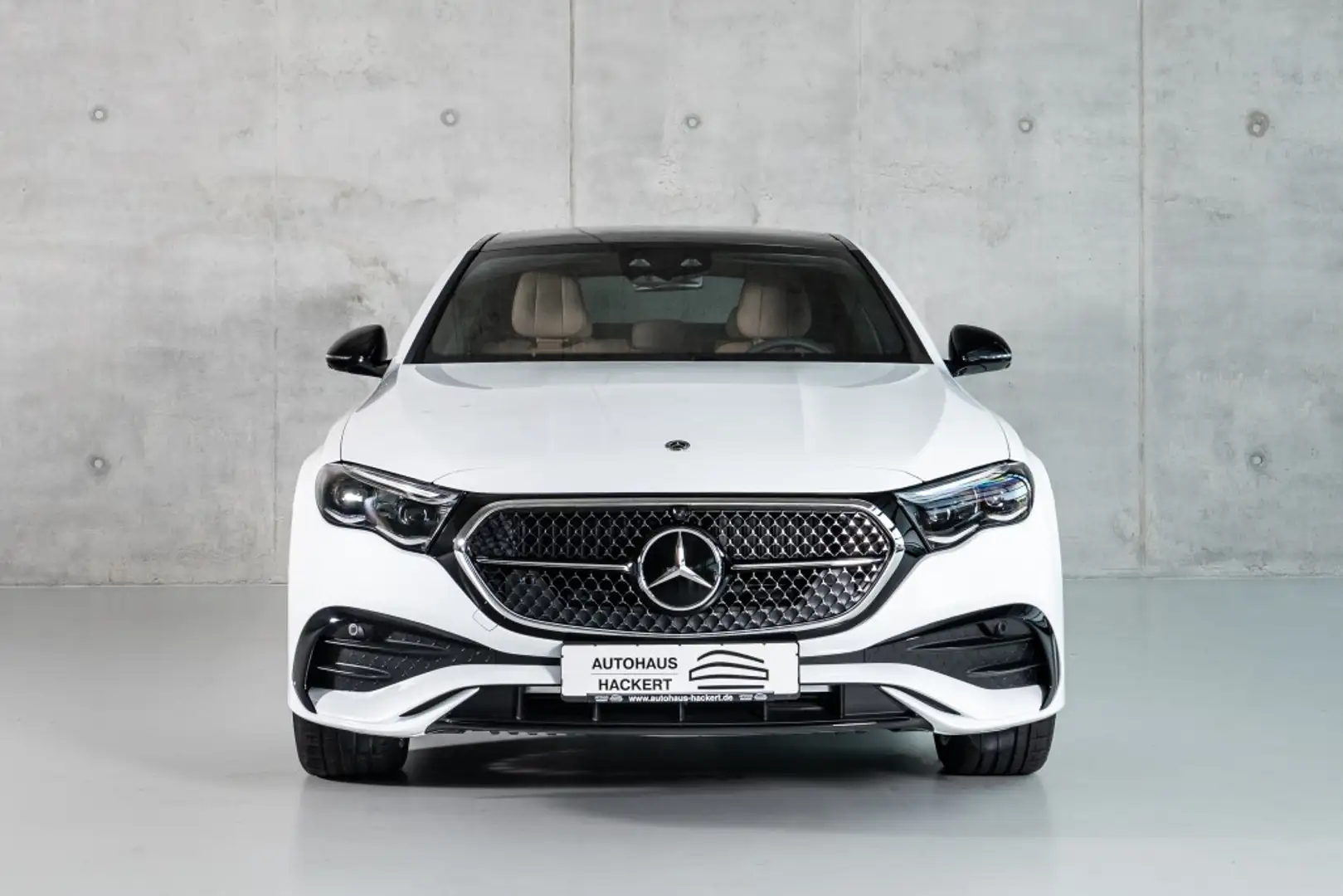 Mercedes-Benz E 200 FACELIFT AMG Line Premium Head-up MY 24 Bílá - 2