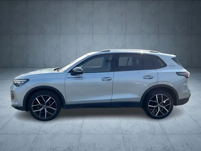 Volkswagen Tiguan view 2