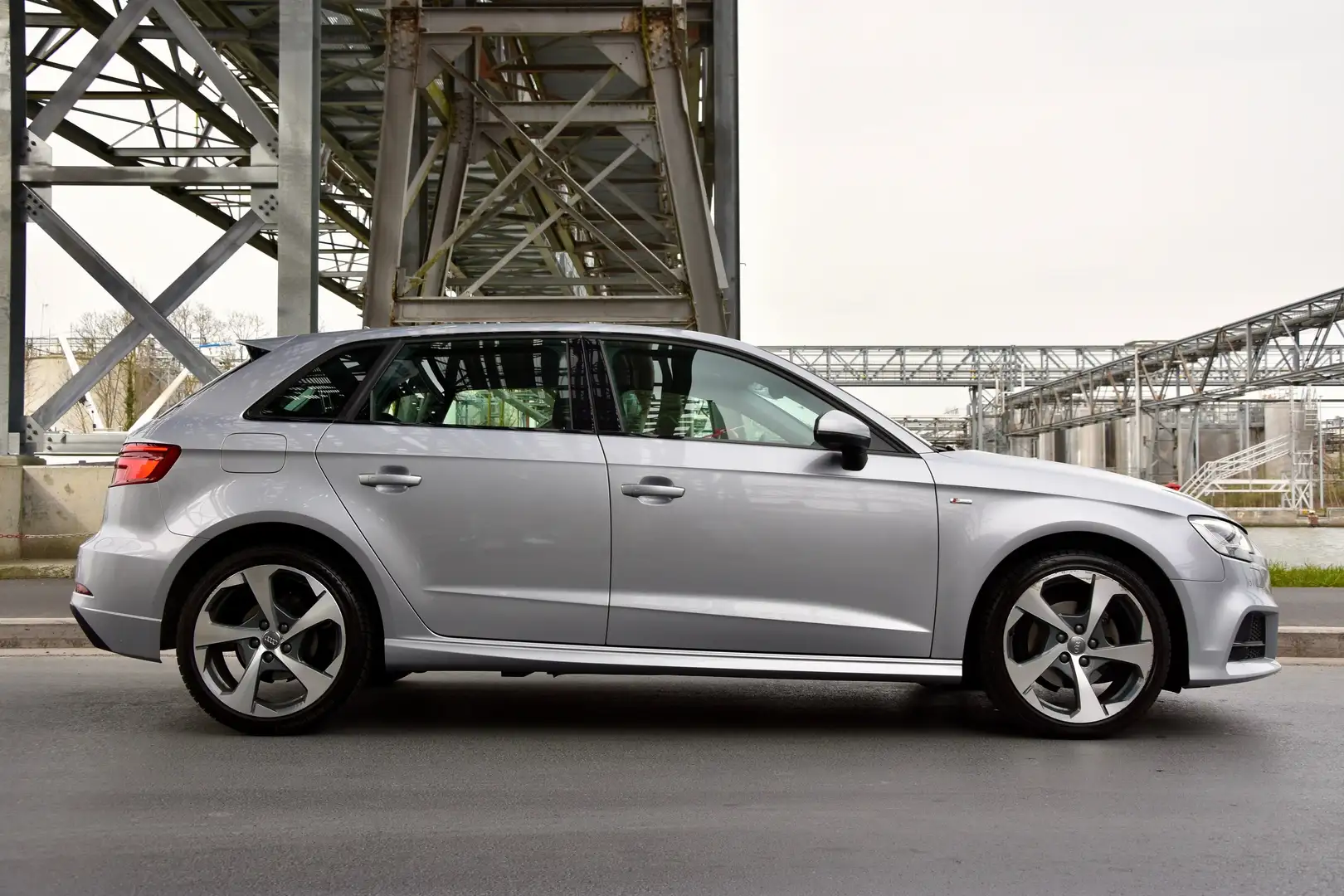 Audi A3 Sportback 1.0 TFSI Design **S-Line** Argent - 2