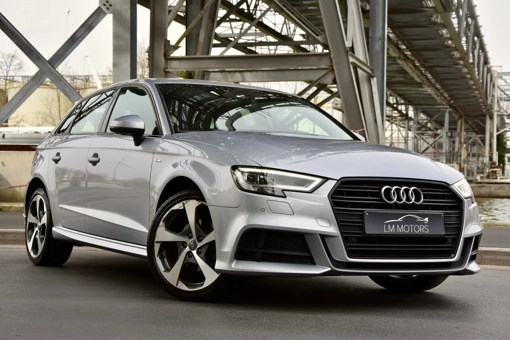 Audi A3 Sportback 1.0 TFSI Design **S-Line** Argent - 1