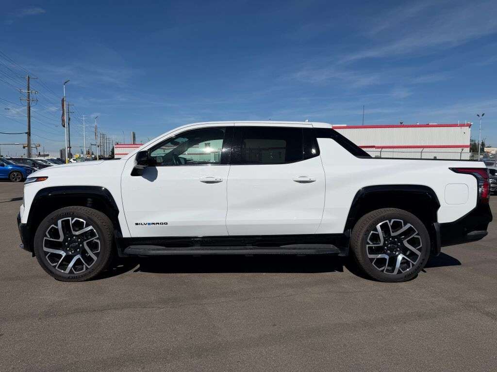 2024 Chevrolet Silverado EV RST | Tonneau Cover | Spray Bedliner | Remote Star — снимка 1