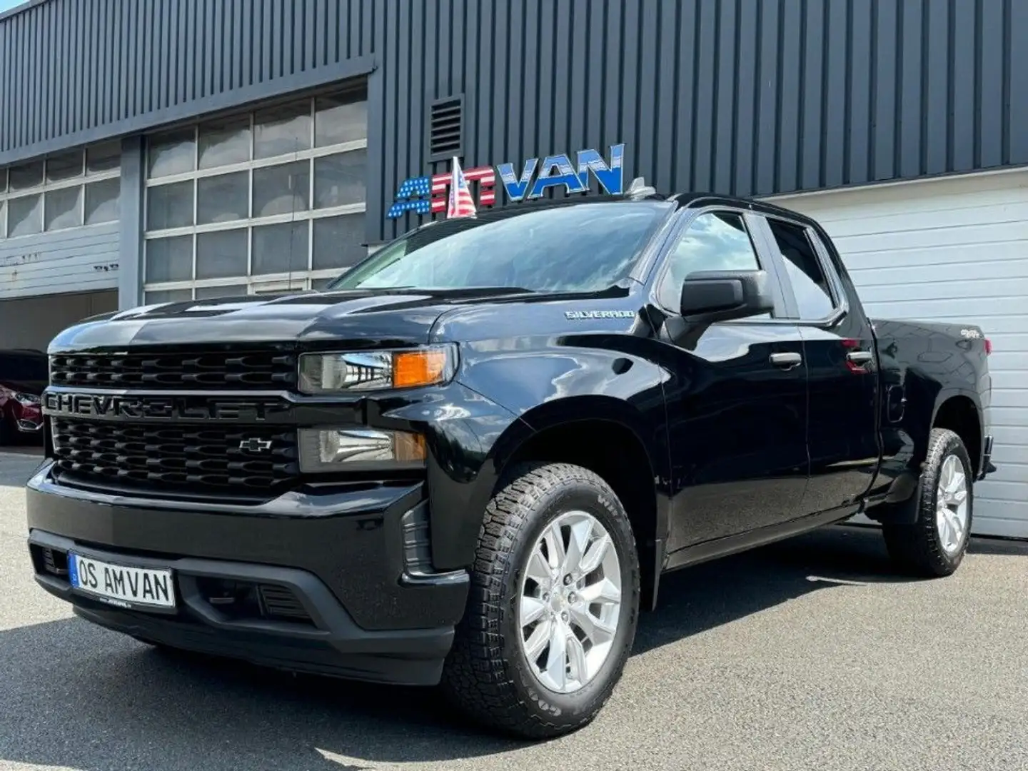 Chevrolet Silverado K1500 4x4 6 Sitzer LongBed MwSt. Schwarz - 1