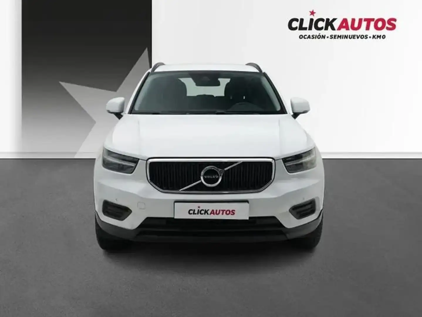Volvo XC40 T2 Momentum Core Aut. Blanco - 2