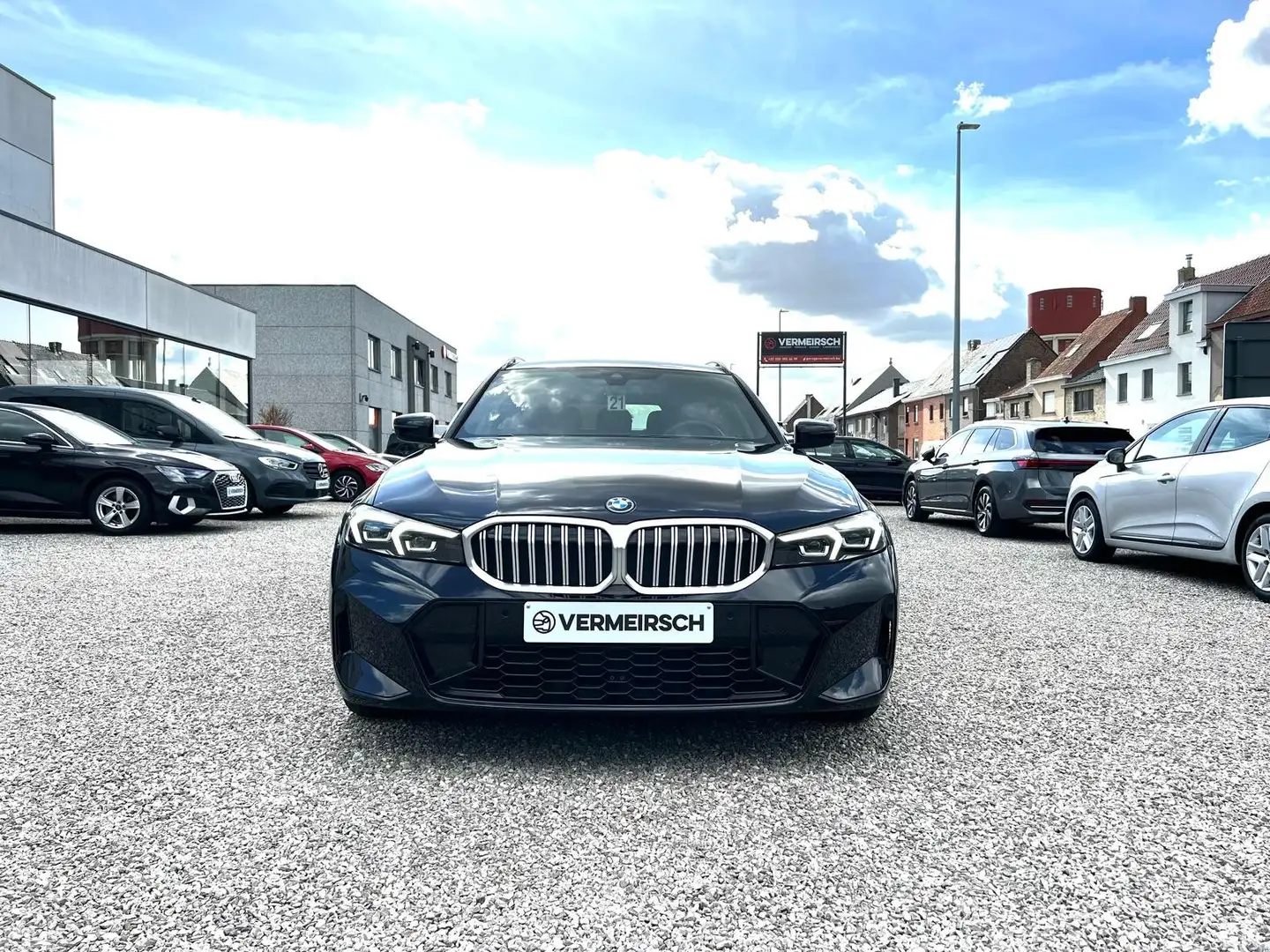BMW 320 320e Touring Aut. M Sport*M-PACK*TREKHAAK*LEDER* Zwart - 2