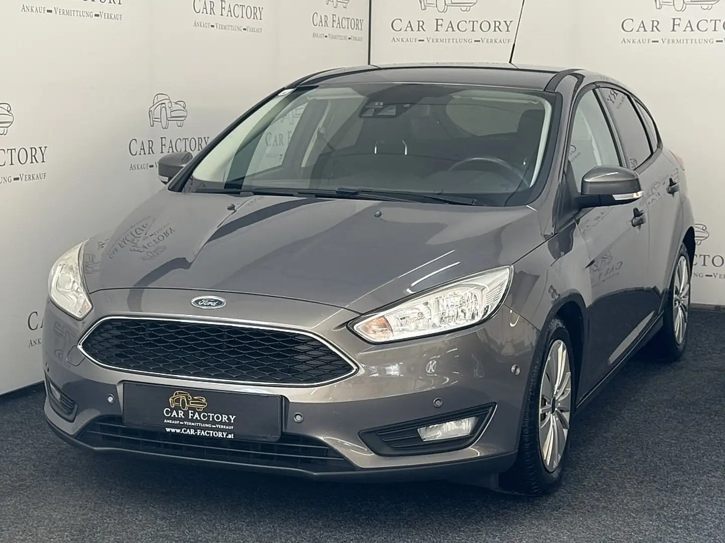 Ford Focus 1,0 EcoBoost Trend Grau - 1