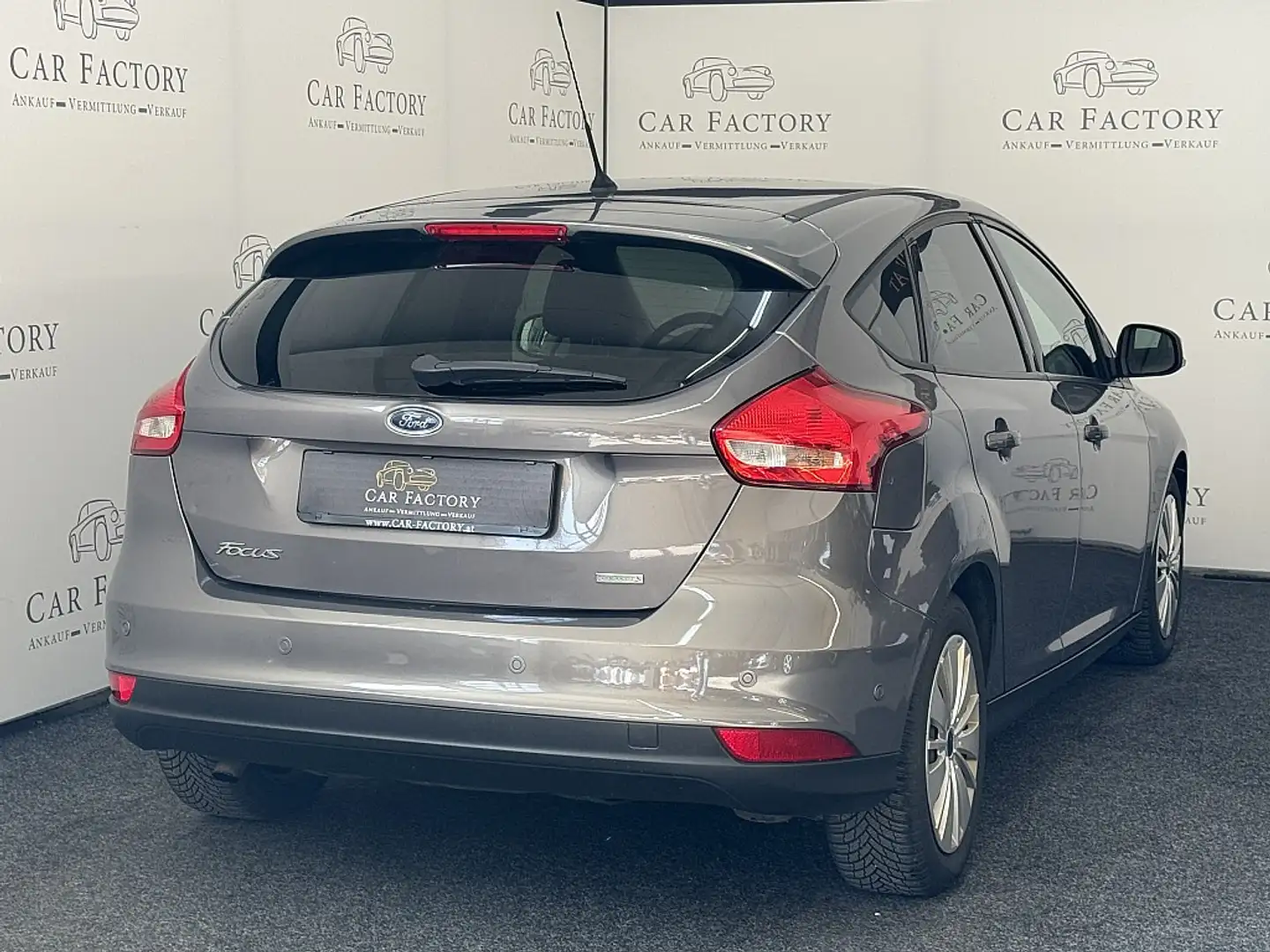 Ford Focus 1,0 EcoBoost Trend Grau - 2