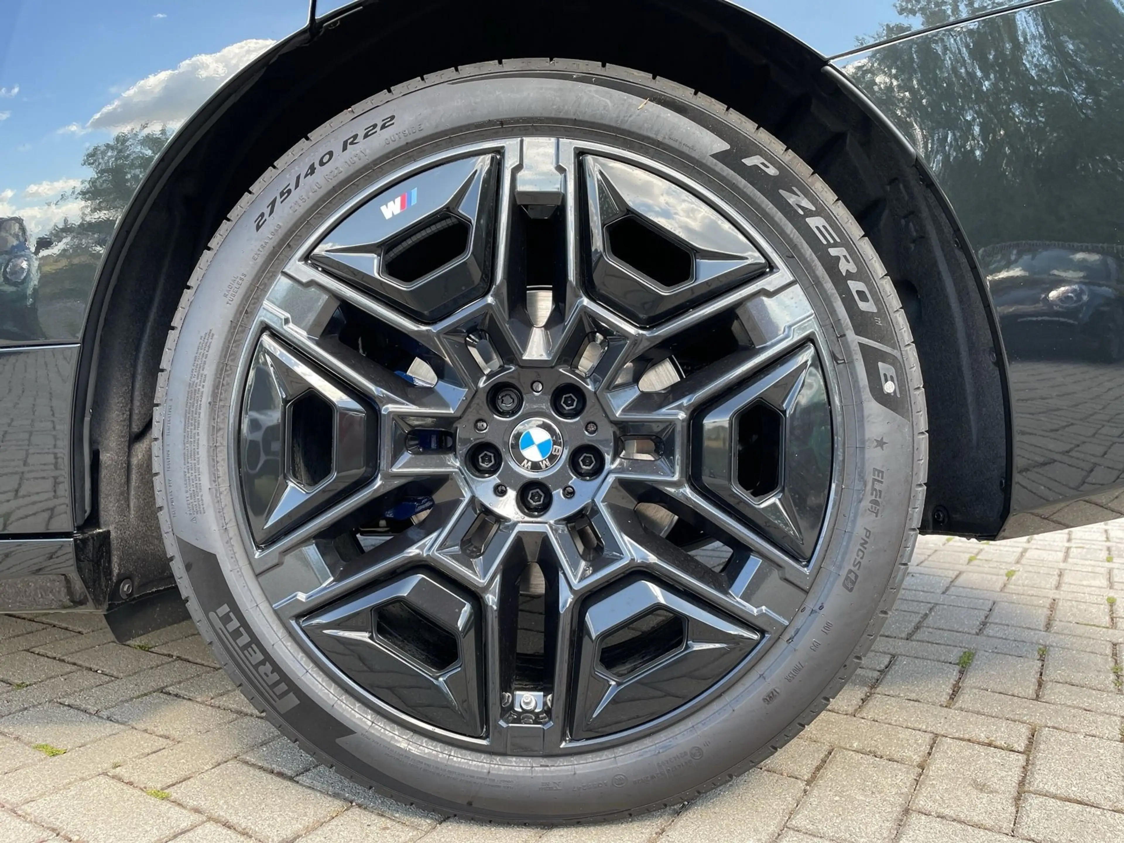 BMW iX xDrive45 M Sport AHK HUD DA Prof UPE:104.815€ — photo 3