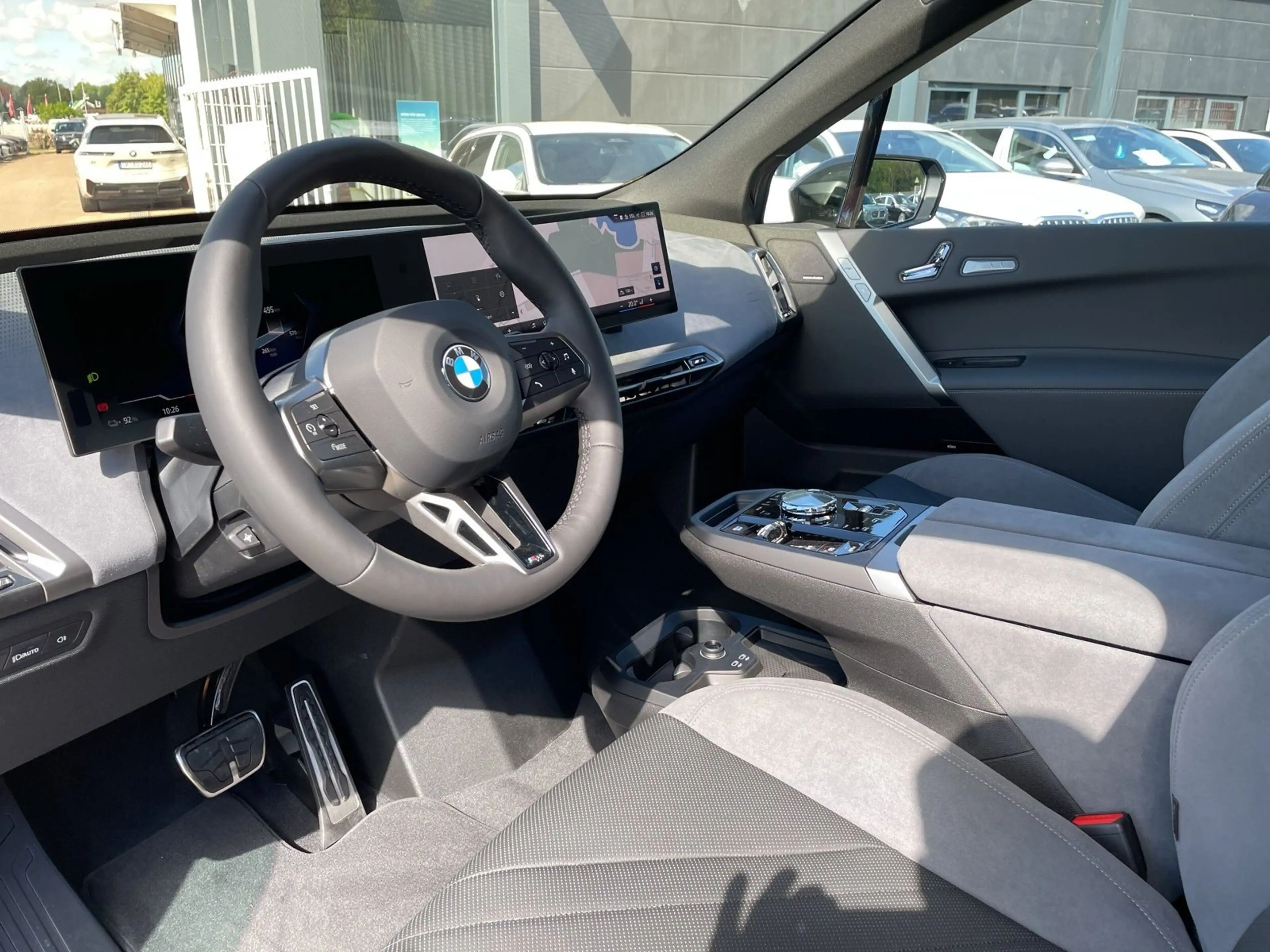 BMW iX xDrive45 M Sport AHK HUD DA Prof UPE:104.815€ — photo 8