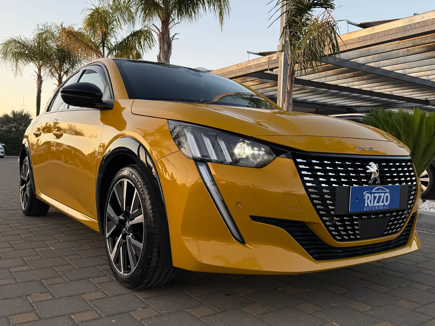 Peugeot 208 1.5HDI 102CV GT LINE NAVI FULL LED COCKPIT PELLE Or - 1