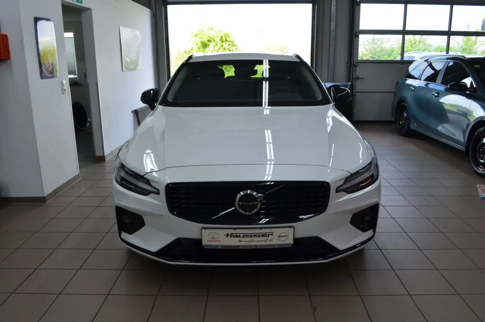 Volvo V60 B4 D Plus Dark*STANDHZG*Panoramaglasdach** Weiß - 2