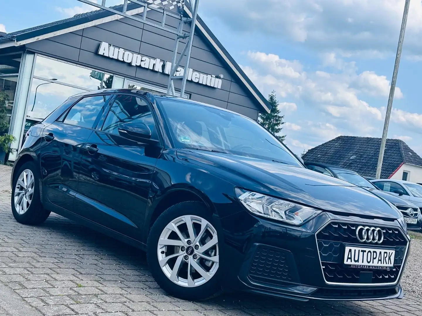 Audi A1 Sportback 30 advanced*TEMPOMAT*SHZ*1.HAND* Schwarz - 1